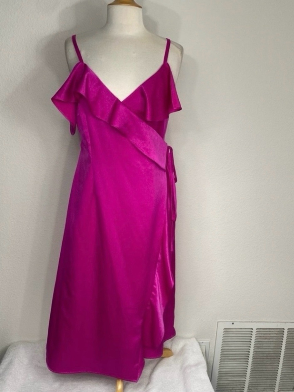 NWT New Warehouse Women's Fuschia Pink Wrap Ruffle Dress Size 8 Barbie Party